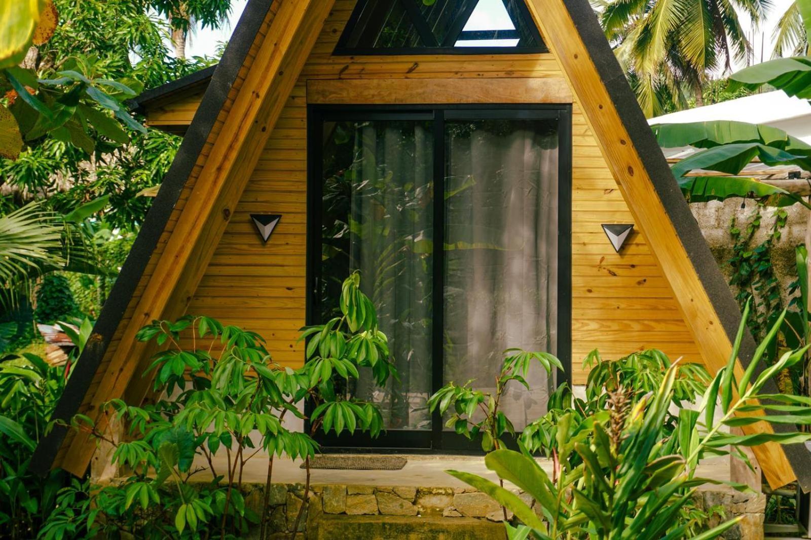 Leisy'S Garden Hostel & Rooms Samana Екстериор снимка