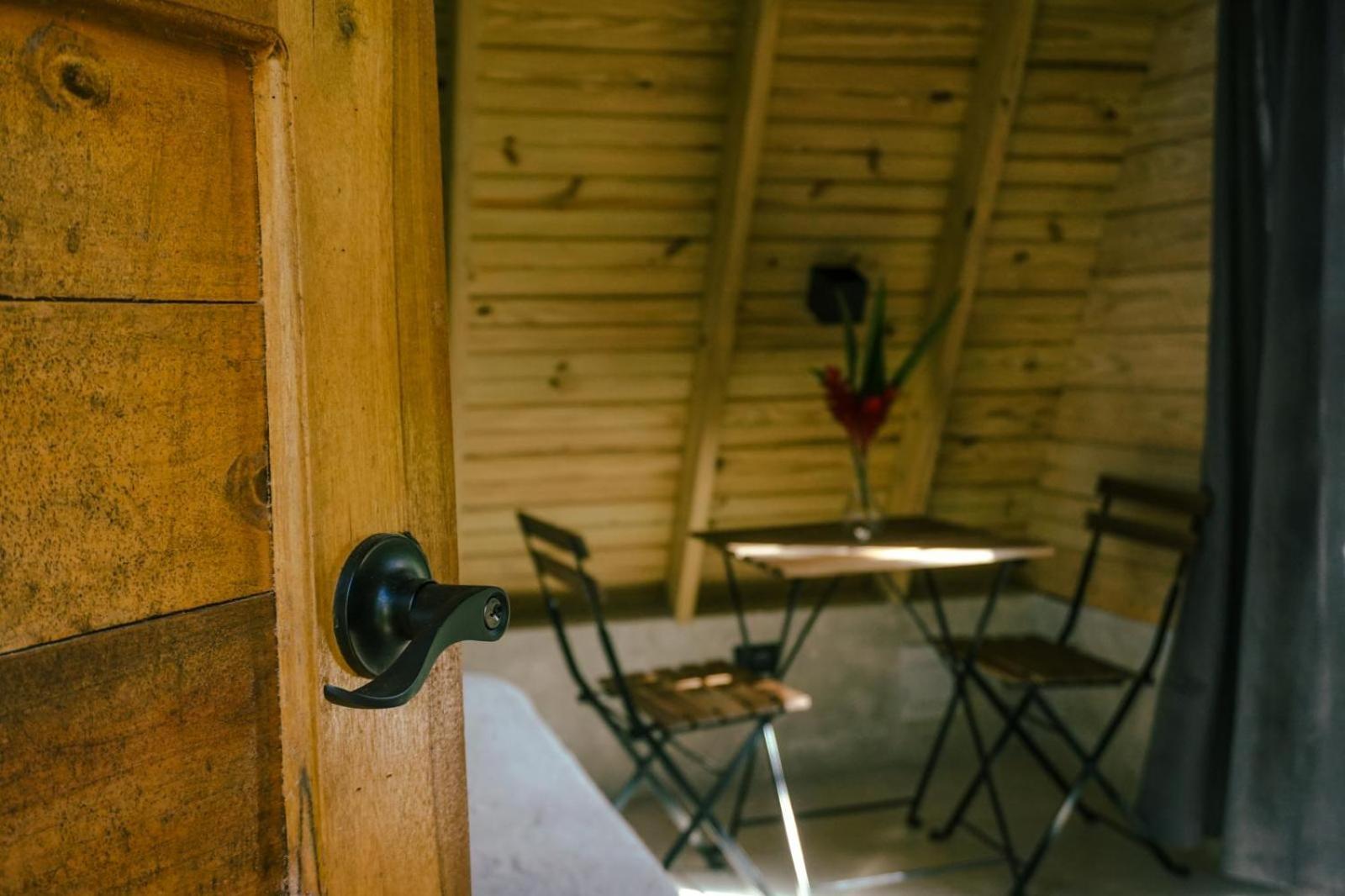 Leisy'S Garden Hostel & Rooms Samana Екстериор снимка