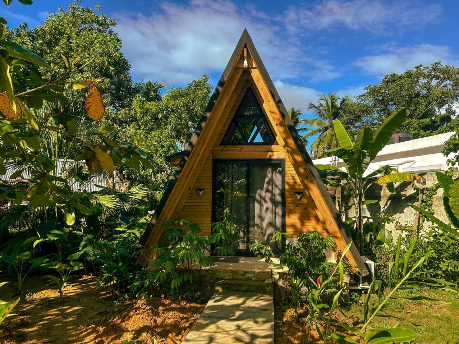 Leisy'S Garden Hostel & Rooms Samana Екстериор снимка