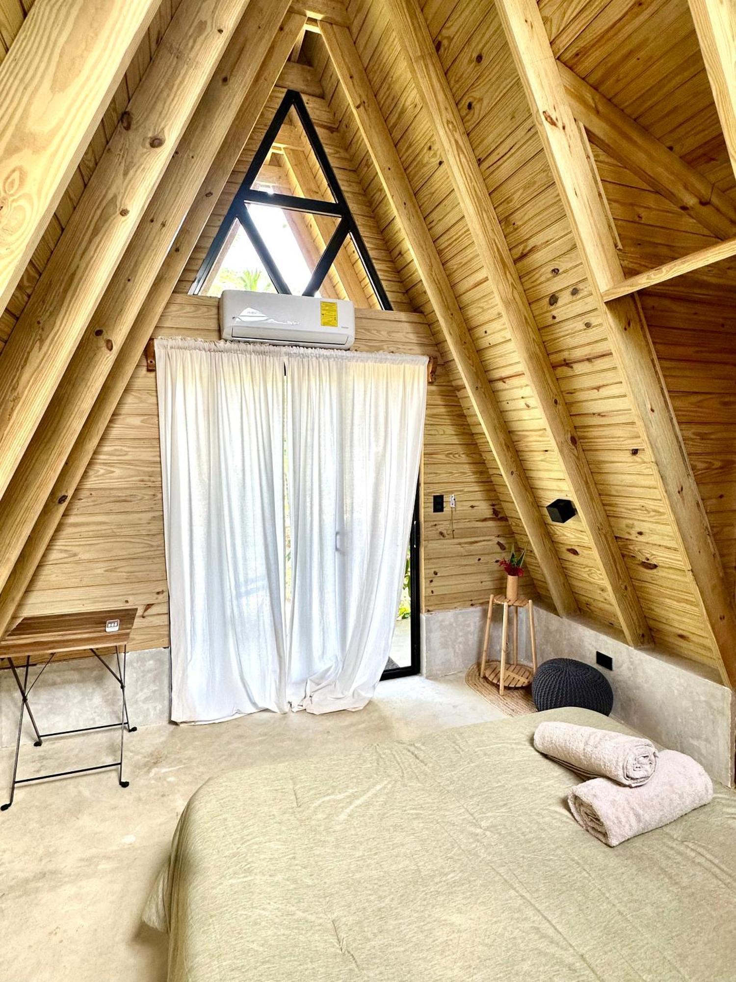 Leisy'S Garden Hostel & Rooms Samana Екстериор снимка